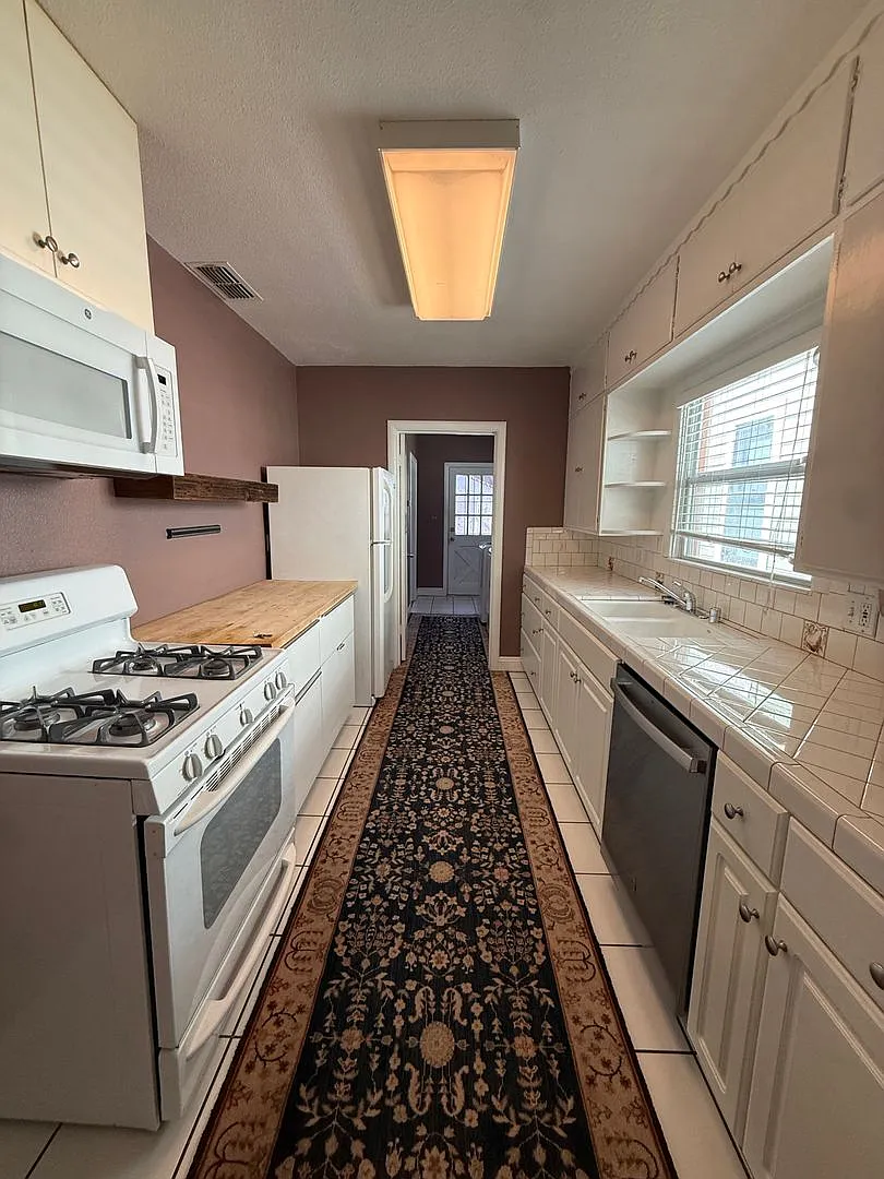 2308 N Street - Updated 2BD/1BA in the Heart of Midtown Sac | Available Now! — Photo 2