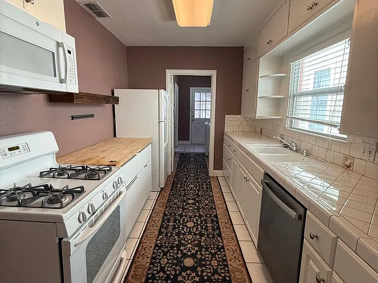 2308 N St — Photo 2