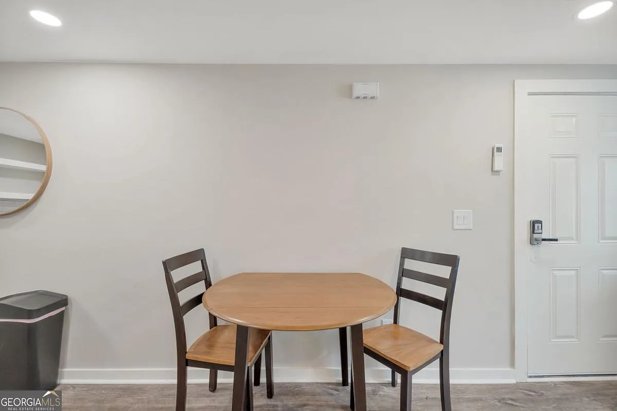 2 bed, 1.0 bath, 700 sqft, $2,600 — Photo 3