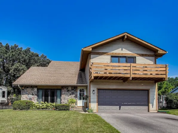 17474 W Hickory Ln, Grayslake, IL 60030