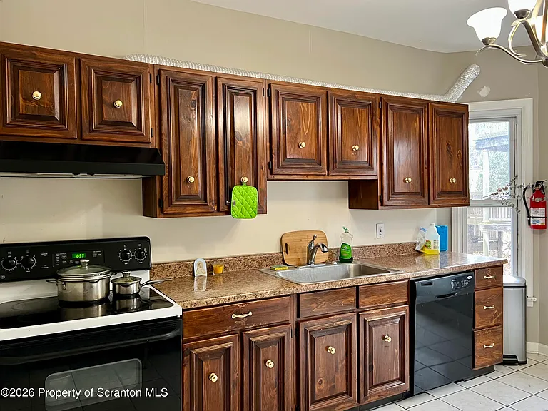 1528 Wyoming Ave — Photo 10