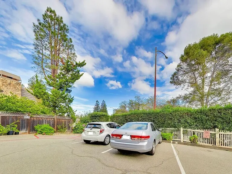 698 N Santa Cruz Avenue — Photo 23