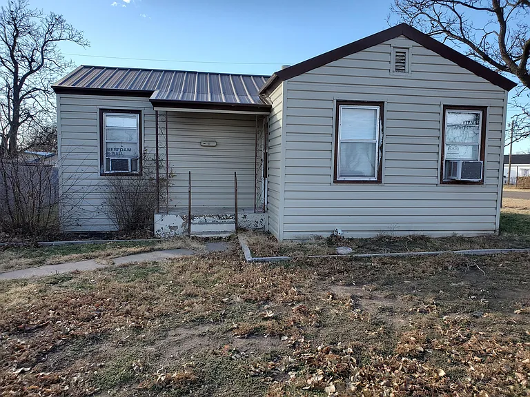 501 Dolomita St — Photo 1