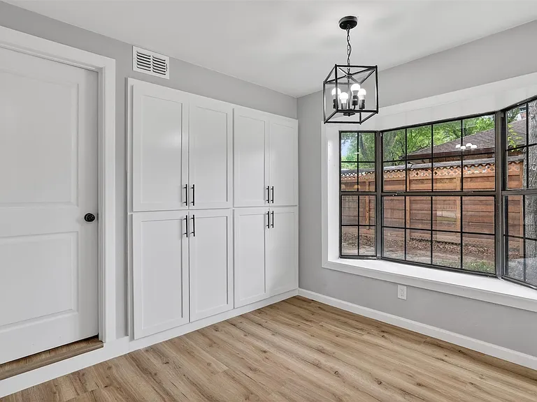 3204 Greenbriar Ln — Photo 10