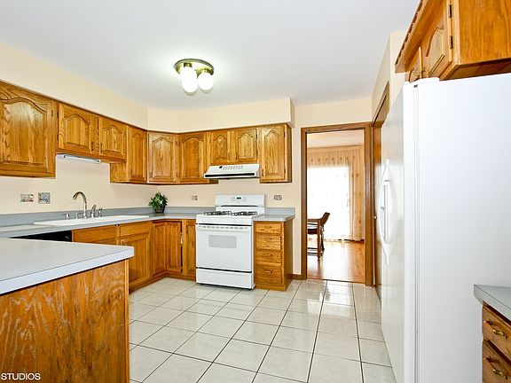4th image of 31 Commons Dr #31