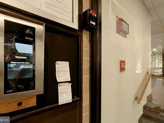 5th image of 200 Highland Ave APT 210