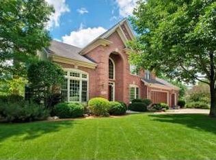 26W423 Interlachen Ln, Winfield, IL 60190