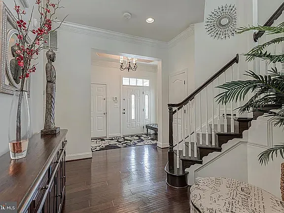 5964 Manorview Way — Photo 3