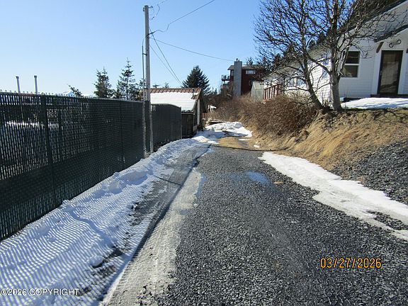 3rd image of 221 Alder Ln