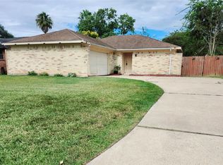 322 Windward Dr, League City, TX 77573