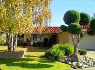 1394 Blossom Cir, Upland, CA 91786