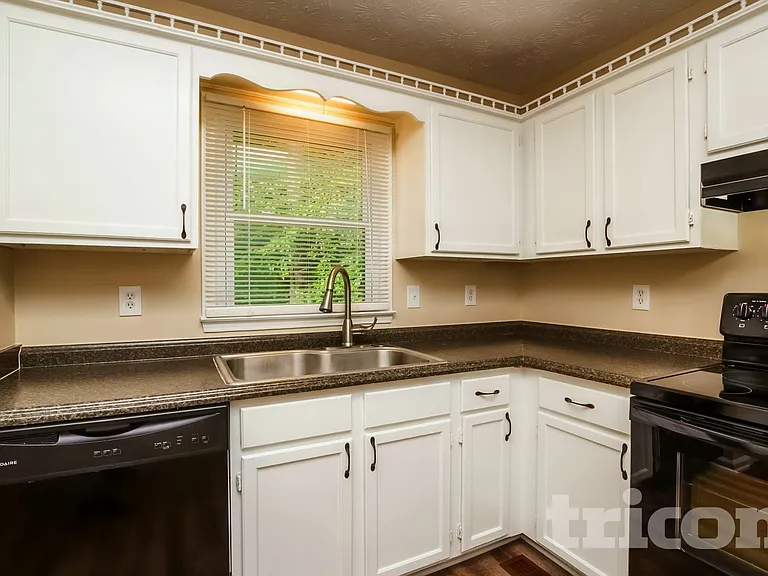 604 Cedar Creek Dr — Photo 8