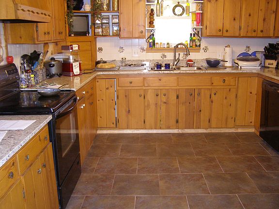 south end of kitchen