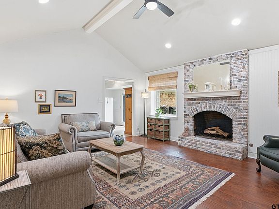 4th image of 8229 Columbia Dr