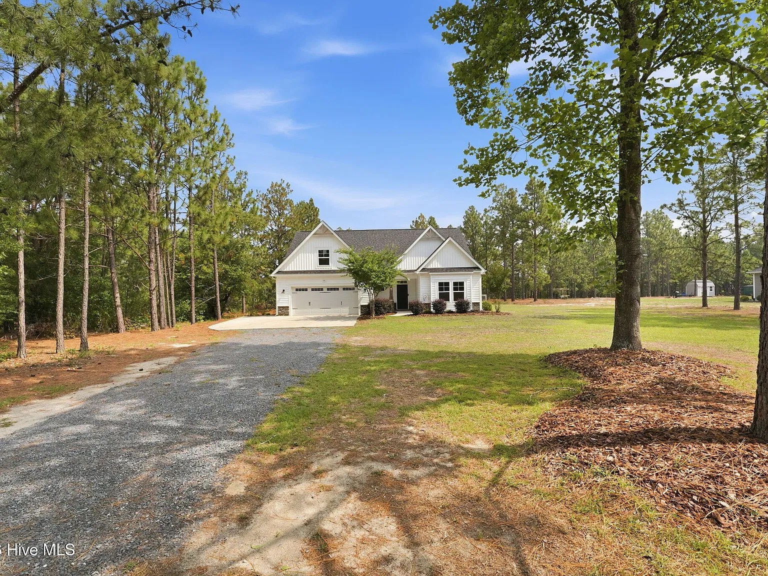 3 bed, 2.0 bath, 3232 sqft, $2,200 — Photo 3