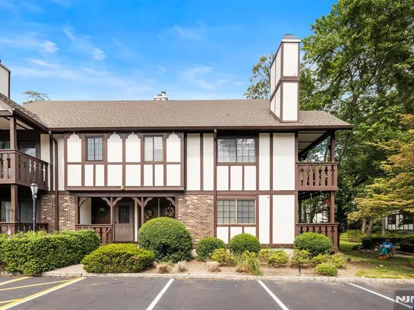 1612 Faulkner Ct, Mahwah, NJ 07430