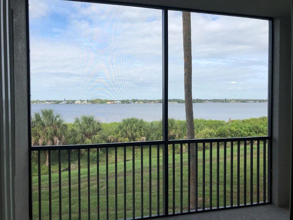 1010 Tidewater Shores Loop — Photo 2