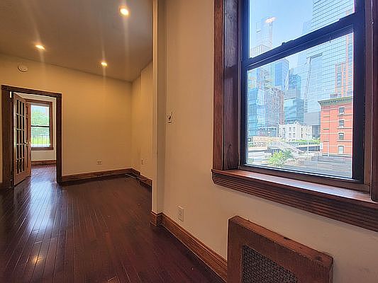 2nd image of 301 10th Ave #3Y