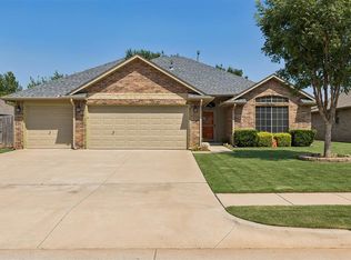 4621 Oasis Ln, Yukon, OK 73099