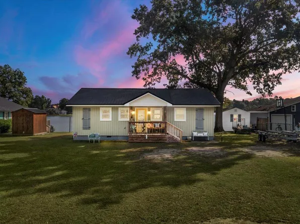 1175 Lakeview Dr, Manning, SC 29102