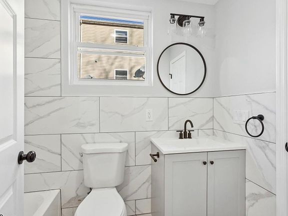 3rd image of 64 Columbia Ave APT 2