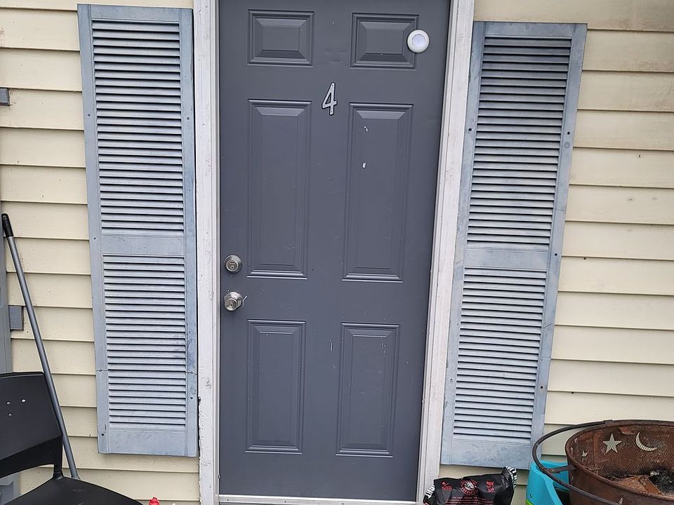 1st image of 457 Cedar Ave #4
