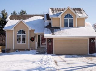 349 Edgewood Ln, Pleasant Hill, IA 50327