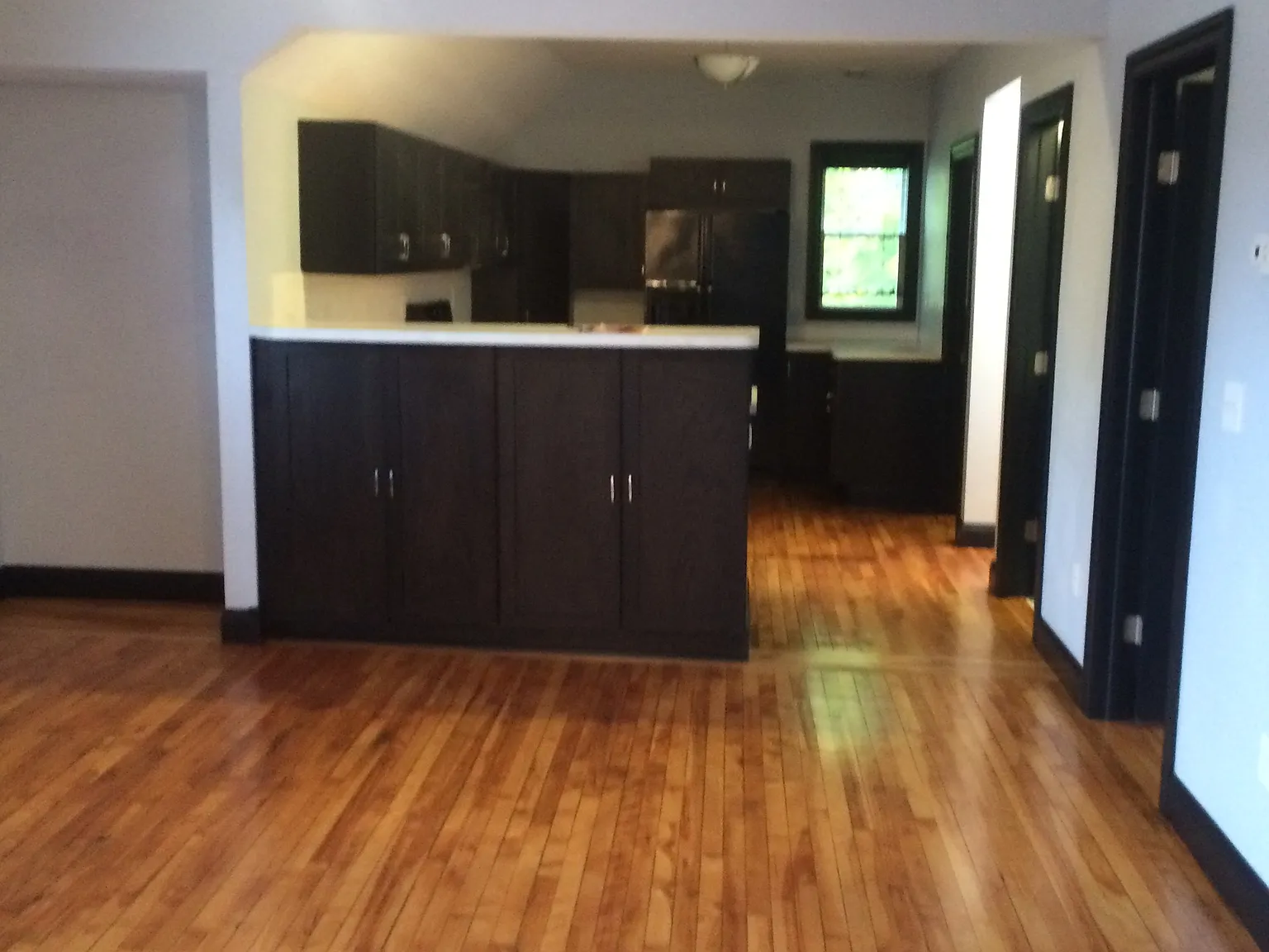 3 bed, 1200 sqft, $2,050 — Photo 4
