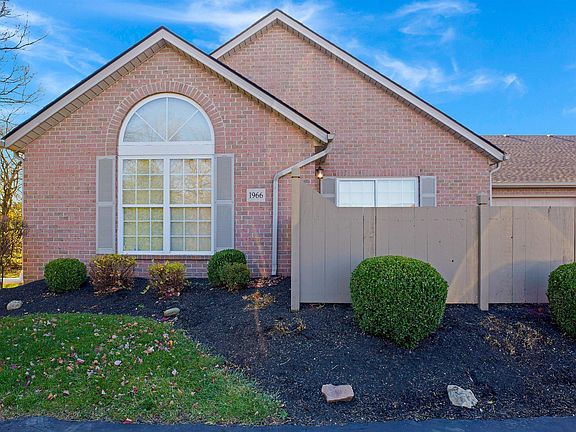 2nd image of 1966 Farmbrook Cir Unit 6