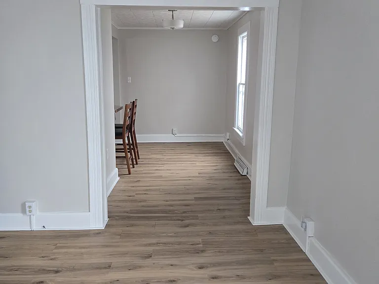 213 Glaser St — Photo 6