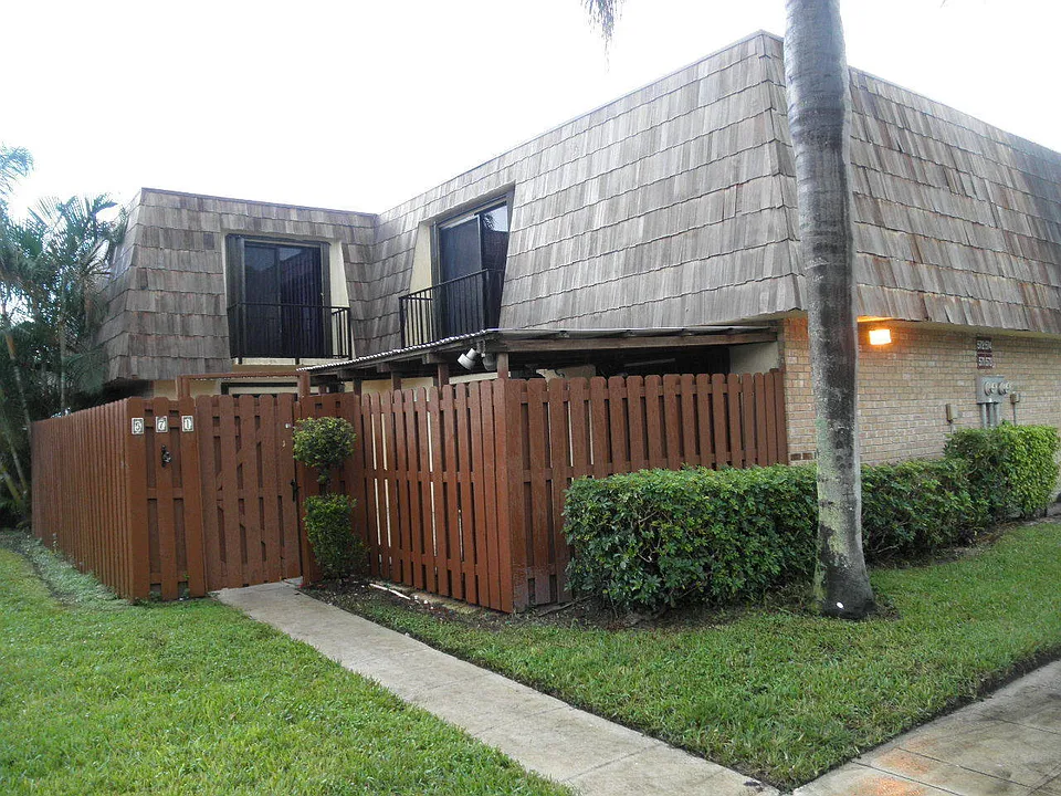 571 Springdale Cir