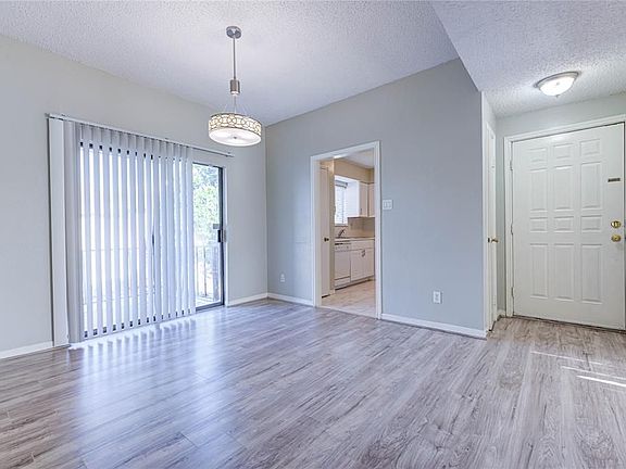 3rd image of 3744 Thistlemont Dr