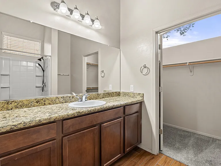 Avilla Tanque Verde — Photo 45