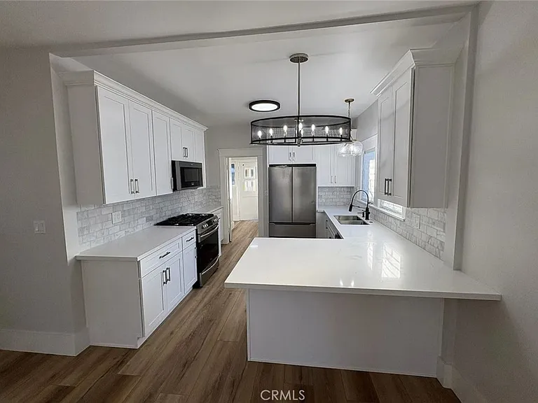 275 N Orange St — Photo 1