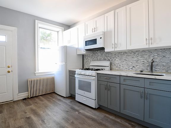 3rd image of 153 Sterling Ave #2R