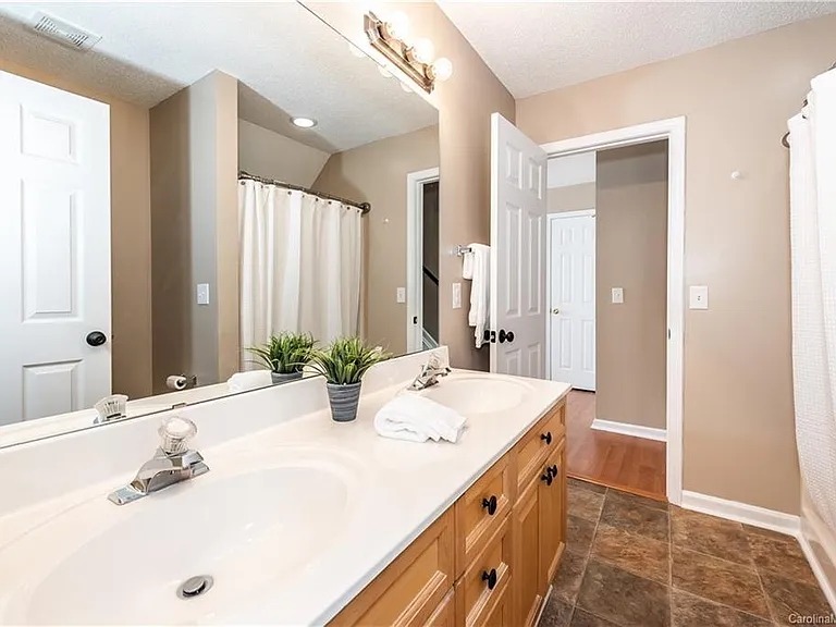 9619 Elizabeth Townes Ln — Photo 12