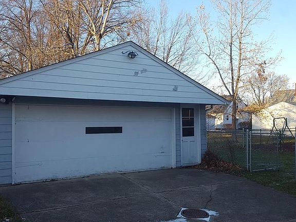 3rd image of 29507 Grand Blvd
