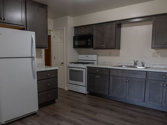 2nd image of 5860 S 116th St #16