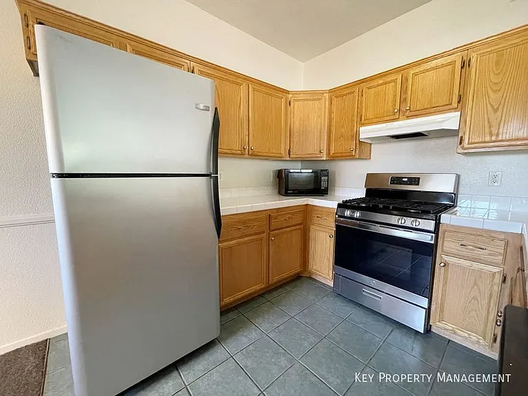 2110 N Los Feliz St #1074 — Photo 7