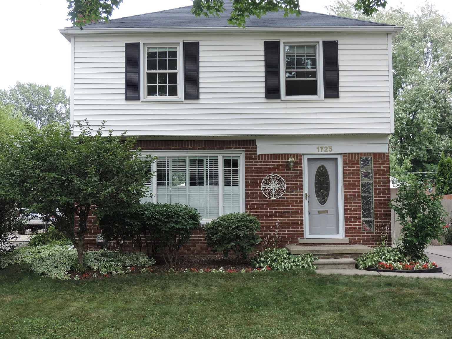 1725 S Eton St photo 1
