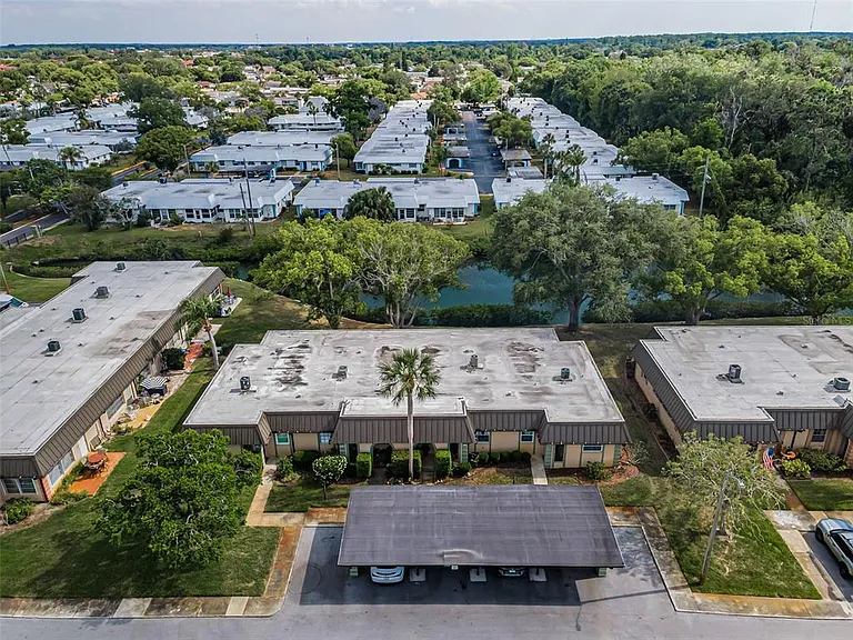 4200 Hampton Dr — Photo 2