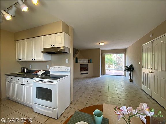 4th image of 301 Lakeview Dr