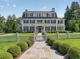 30 Brookside Dr, Manhasset, NY 11030