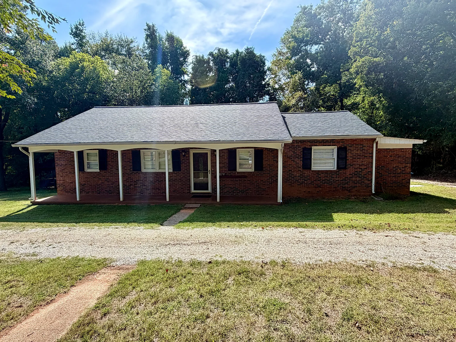 3 bed, 1296 sqft, $1,750 — Photo 1