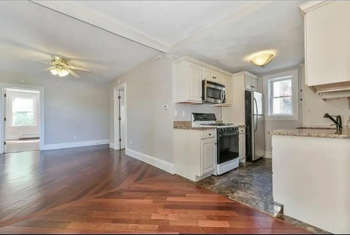 2 bed, 1.0 bath, 900 sqft, $2,850 — Photo 4