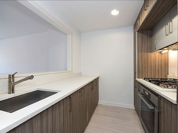 3rd image of 250 Bedford Ave #157402