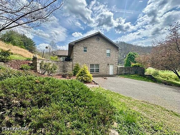 5th image of 200 Simpson Ln