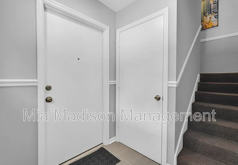 111 E Mell St #7 — Photo 2
