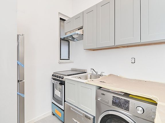 5th image of 153 Norfolk St APT 4C