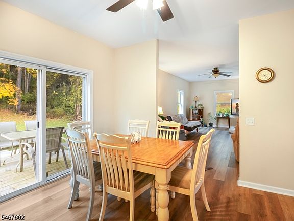 5th image of 28 Beaver Run Rd